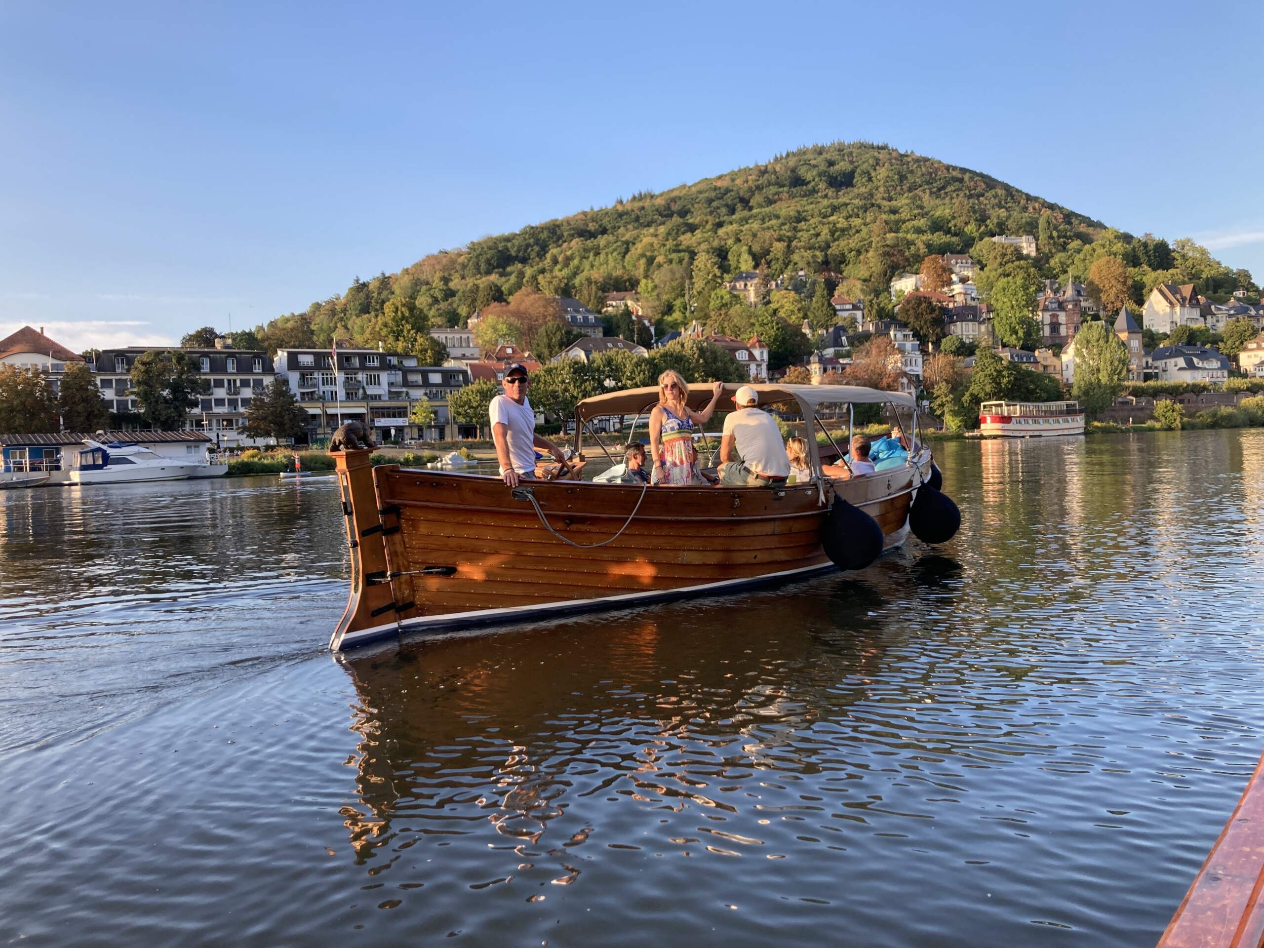 Das Boot von Riverboat kann in Heidelberg auch für den Heiratsantrag gemietet werden